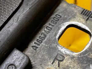 RYGIEL KLAPY TYŁ BAGAŻNIKA MERCEDES E-KLASA W213 KOMBI