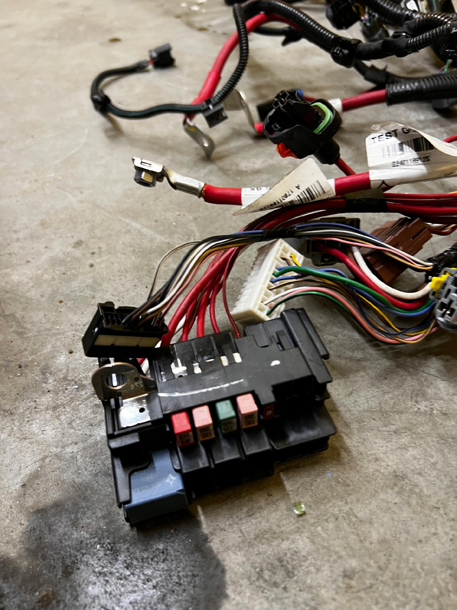 WIĄZKA INSTALACJA SILNIKA DACIA SANDERO III 2021R 1.0 SCE