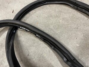 USZCZELKA DRZWI PRZÓD PRZEDNICH PRAWY PRAWA VOLKSWAGEN GOLF VIII HB EU