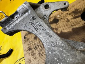 ŁAPA MOCOWANIE WSPORNIK ALTERNATORA RENAULT 0.9 1.2 TCE