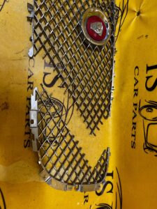 ATRAPA GRILL ZNACZEK LOGO EMBELMAT JAGUAR XJL X351