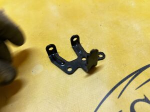 UCHWYT WSPORNIK MOCOWANIE ZAWORU PODCIŚNIENIA AUDI VW 1.8 2.0 TFSI TSI