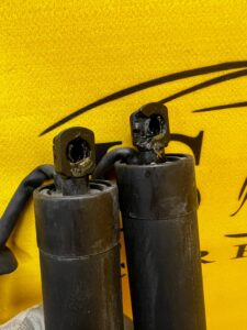 KOMPLET SIŁOWNIKI ELEKTRYCZNE TELESKOPY KLAPY TYŁ BAGAŻNIKA PEUGEOT 3008 II