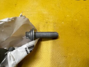 4 X ŚRUBA ZAWIESZENIA SILNIKA BMW B37 B46D B47 B48 N20 N26 N47N NOWA OEM