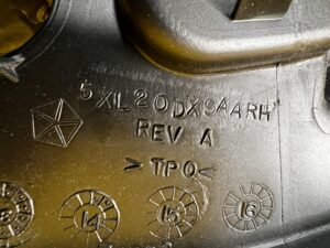 RAMKA DRZWI PRZÓD PRAWA JEEP GRAND CHEROKEE WK2