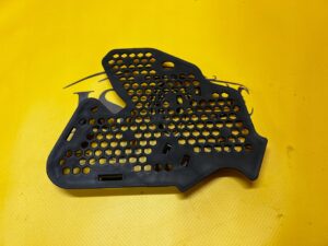 ZAŚLEPKA MASKOWNICA OSŁONA KRATKA PODSZYBIA DACIA DUSTER II 2