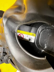 KLAPKA WLEWU PALIWA RANGE ROVER VELAR L560