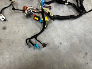 WIĄZKA INSTALACJA DESKI KONSOLI PEUGEOT 308 II T9