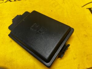 OSŁONA ZAŚLEPKA POKRYWA SKRZYNKI BEZPIECZNIKÓW RANGE ROVER VELAR L560