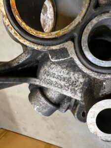 ŁAPA ESPORNIK MOCOWANIE KOMPRESORA KLIMATYZACJI AUDI SQ7 Q7 4M0 4.0 TDI