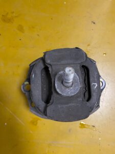 ŁAPA PODUSZKA PODPORA SILNIKA BMW X6M E71 X5 X70