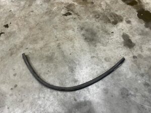 USZCZELKA GUMA MASKI KOMORY SILNIKA DACIA JOGGER