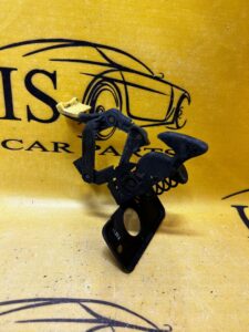 RYGIEL ZAMEK MASKI PRZÓD JAGUAR XJ X350 2003-2009