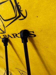 KOMPLET SIŁOWNIKI TELESKOPY KLAPY BAGAŻNIKA TYŁ DACIA SANDERO III 3