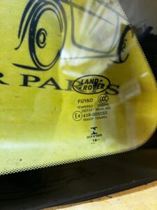 SZYBA KAROSERYJNA LEWA LR DISCOVERY V L462