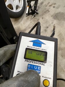 PRAWY BŁOTNIK CZARNY AGATE BLACK FORD ESCAPE MK4 USA WGNIOTKA