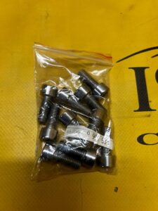 10 X ŚRUBA Z ŁBEM WALCOWYM M10X25 BMW NOWA OEM