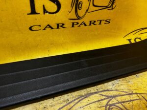 LISTWA OSŁONA OBUDOWA NAKŁADKA PROGU PRZÓD PRAWA TOYOTA HILUX VIII 8