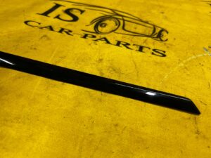 LISTWA SZYBY SZYBOWA BŁOTNIKA TYŁ LEWY LEWA RANGE ROVER VELAR L560