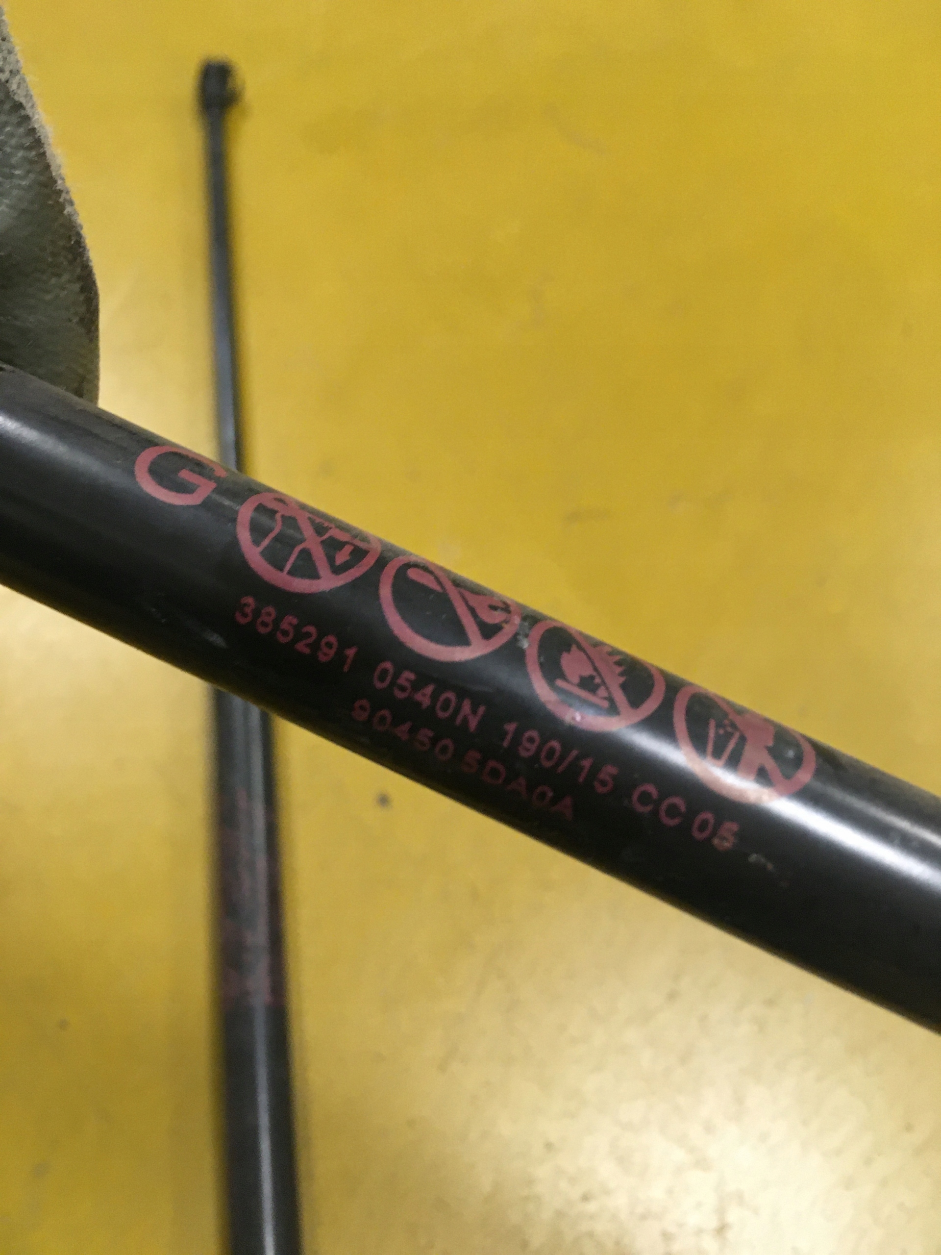 SIŁOWNIKI TELESKOPY KLAPY TYŁ INFINITI Q30