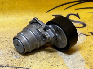 NAPINACZ ROLKA PASKA SKODA SCALA