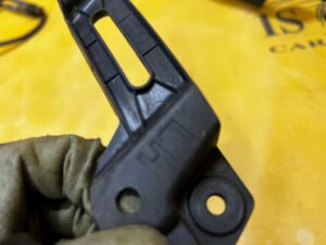 MOCOWANIE WSPORNIK UCHWYT BŁOTNIKA PRZÓD LEWY LAND ROVER DISCOVERY 5 V L462