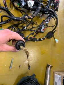 WIĄZKA INSTALACJA BEZPIECZNIKI INFINITI Q30 1.5 D