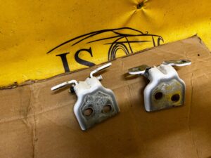 KOMPLET ZAWIASY DRZWI GÓRNY DOLNY DACIA SANDERO III 2023R