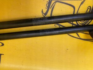 SIŁOWNIKI TELESKOPY KLAPY TYŁ PORSCHE CAYMAN 987