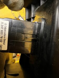 GNIAZDO PORT USB TUNELU TYŁ MERCEDES A KLASA W177