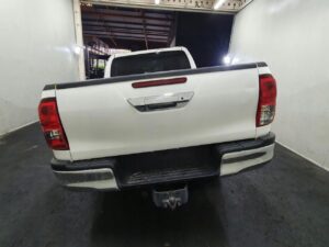 TOYOTA HILUX VIII 8 PAKA TYLNA BŁOTNIKI BURTA PAS TYLNY