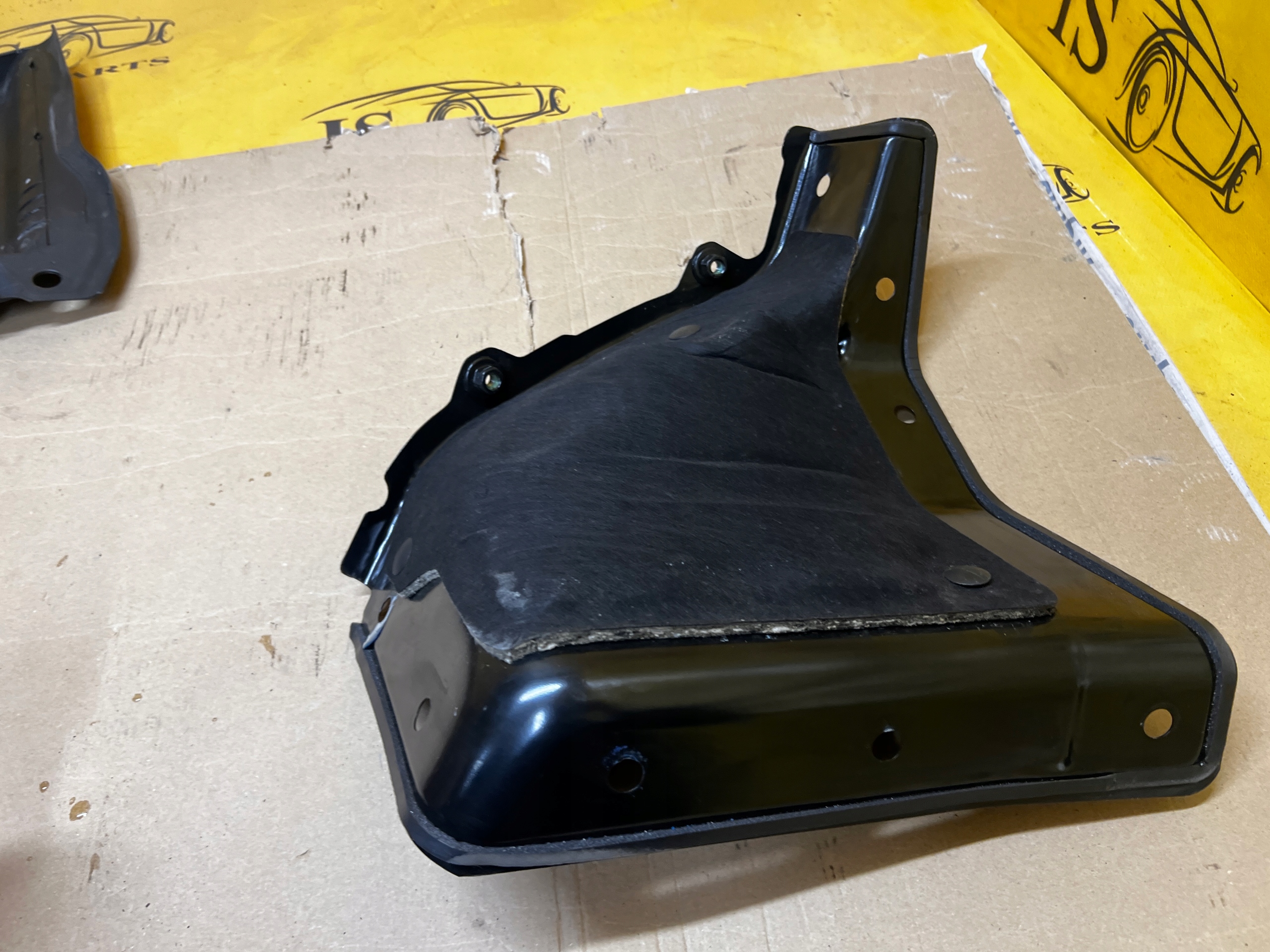 OSŁONA WZMOCNIENIE PODSZYBIA FORD MUSTANG VI