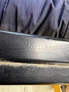 SZYNA PROWADNICA DRZWI PRZESUWNYCH DOLNA LEWA DACIA DOKKER EU