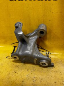 ŁAPA UCHWYT MOCOWANIE STABILIZATORA PRAWA RENAULT MEGANE IV