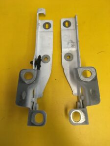 ZAWIAS MASKI CITROEN C3 DS3 PRAWY 9683552480