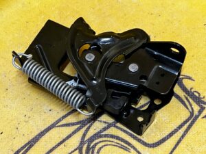 PRAWY ZAMEK RYGLA POKRYWY MASKI BMW F22 F30 F80