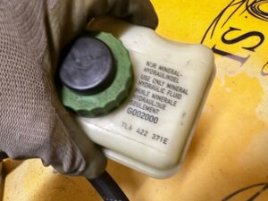 ZBIORNIK ZBIORNICZEK PŁYNU WSPOMAGANIA AUDI Q7 7L0