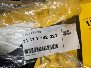 ŚLIZG MOCOWANIE WSPORNIK ZDERZAKA BŁOTNIKA PRZÓD LEWY BMW 7 E65 E66 NOWY OE