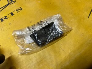 LISTWA BŁOTNIKA TYŁ PRAWA PRAWY BMW 5 E34 NOWA OEM