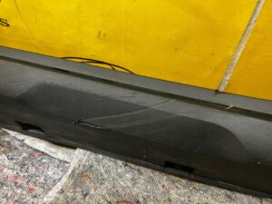 LISTWA NAKŁADKA PROGOWA PRÓG LEWA LEWY MOCOWANIA DACIA DUSTER II 2