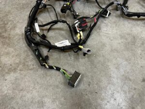 WIĄZKA PRZEWODÓW INSTALACJA DESKI FORD FIESTA MK8