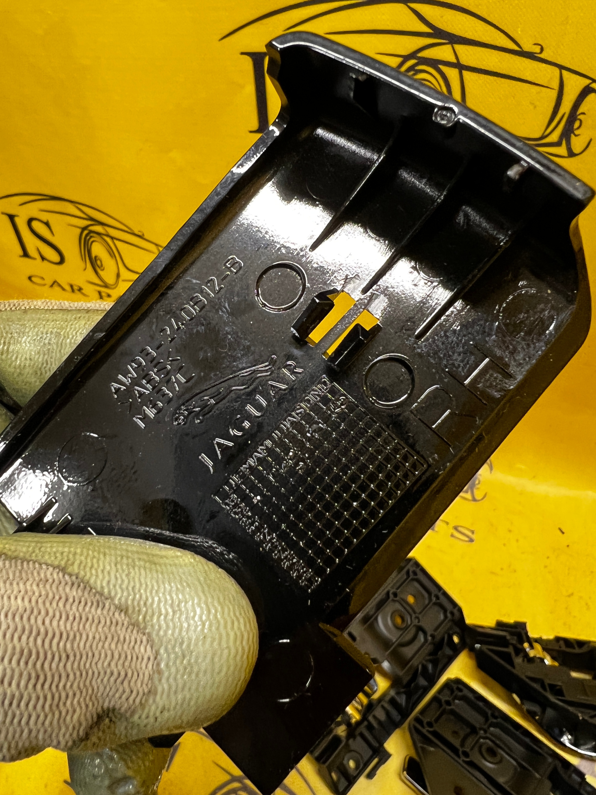 PLASTIK OSŁONA DRZWI PRAWY PRZÓD X351 AW93-240B12B