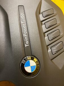 OSŁONA POKRYWA SILNIKA GÓRNA TWINPOWER TURBO BMW 5 G30 518d 520d