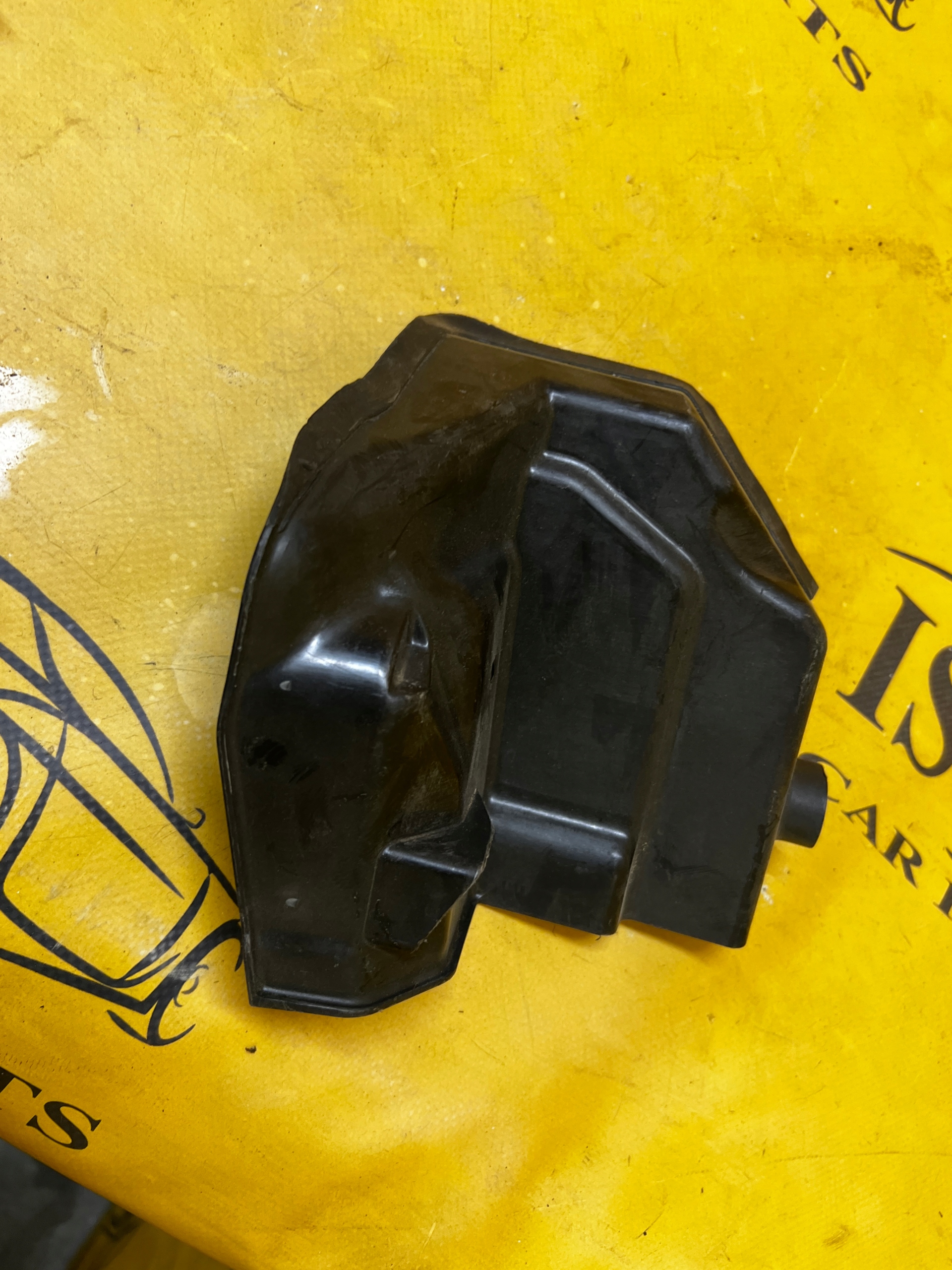 OSŁONA ZAMKA DRZWI TYŁ PRAWY AUDI A8 D4