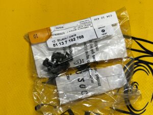 4 X KLIPS MOCOWANIE LISTWY BOCZNEJ SZYBY PRZÓD BMW X6 E71 E72 NOWY OEM