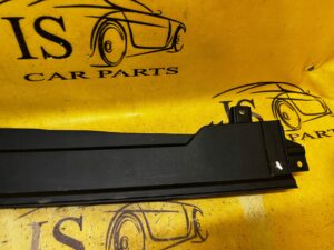 PRAWA GÓRNA OSŁONA POKRYWA BŁOTNIKA PRZÓD GENESIS GV70