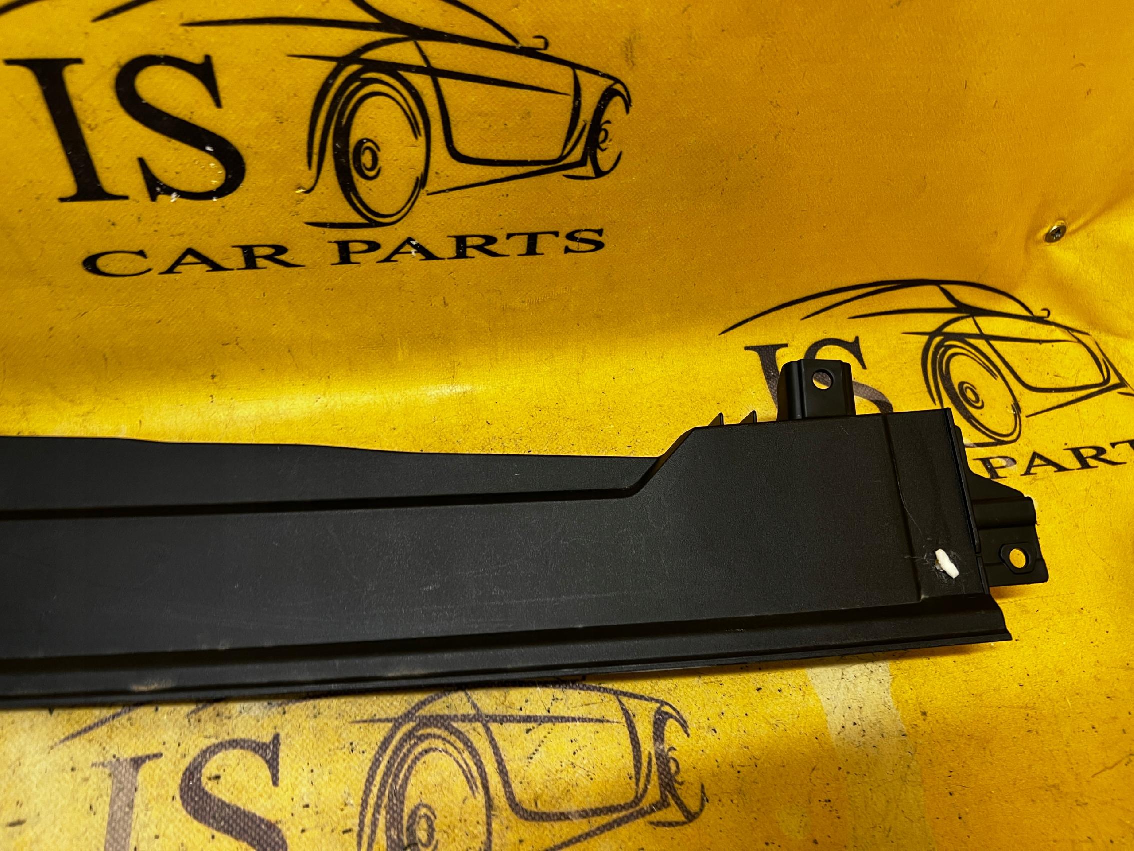 PRAWA GÓRNA OSŁONA POKRYWA BŁOTNIKA PRZÓD GENESIS GV70