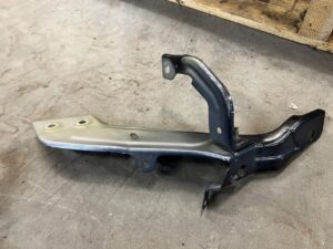 WSPORNIK MOCOWANIE BŁOTNIKA PRZÓD LEWY RENAULT MEGANE IV KPN TEKPN