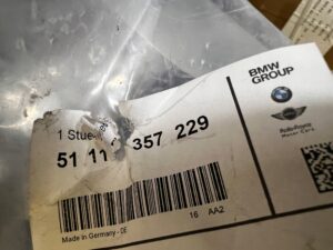 WZMOCNIENIE ZDERZAKA MOCOWANIE LAMPY P MGŁ PRZÓD LEWE BMW 7 G11 G12 NOWE OE