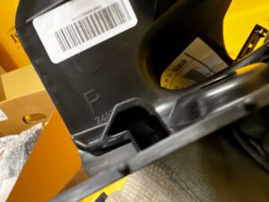 OBUDOWA ZAWIASU POKRYWY BAGAŻNIKA PRAWA BMW 4 COUPÉ G22 M4 G82 NOWA OEM